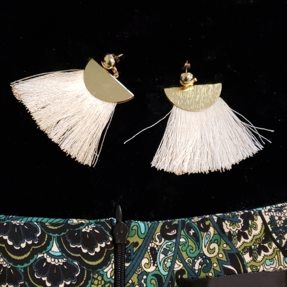 FRINGE Earrings Post Cream/White and Gold